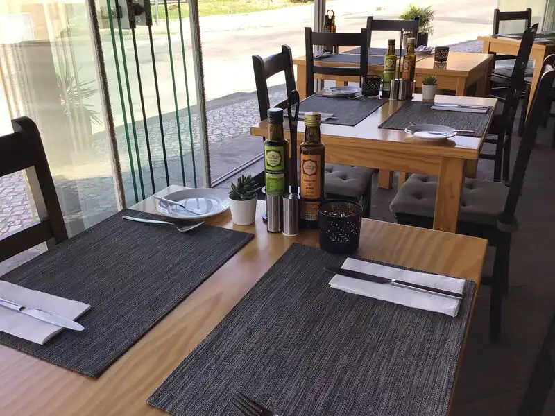 The "IT" Restaurant in Albufeira, Portugal - Uzonj