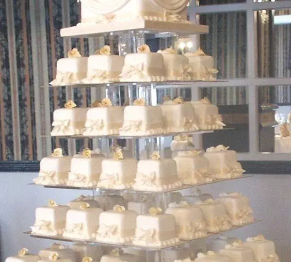 Tell Me All About Options For Wedding Cakes