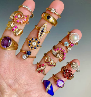 4 Reasons You Should Be Buying Vintage Jewelry